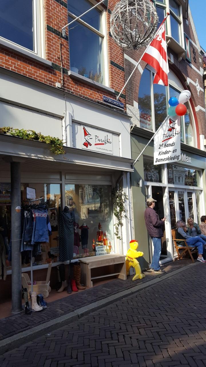 buitenaanzicht tweedehandswinkel pinokkio